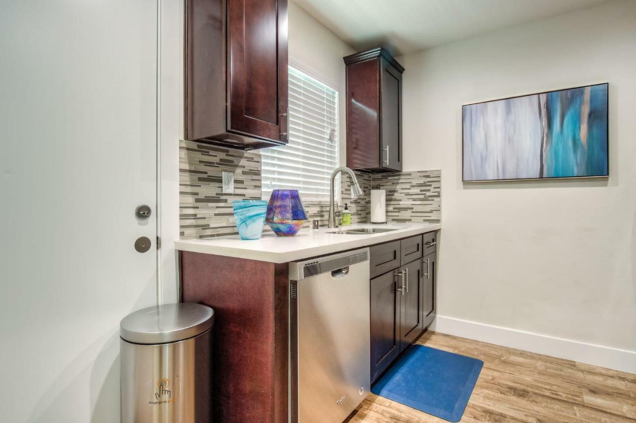 Long Beach Studio Suites ภายนอก รูปภาพ