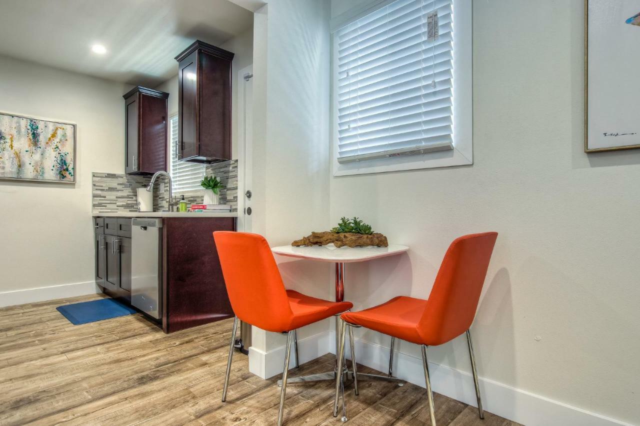 Long Beach Studio Suites ภายนอก รูปภาพ